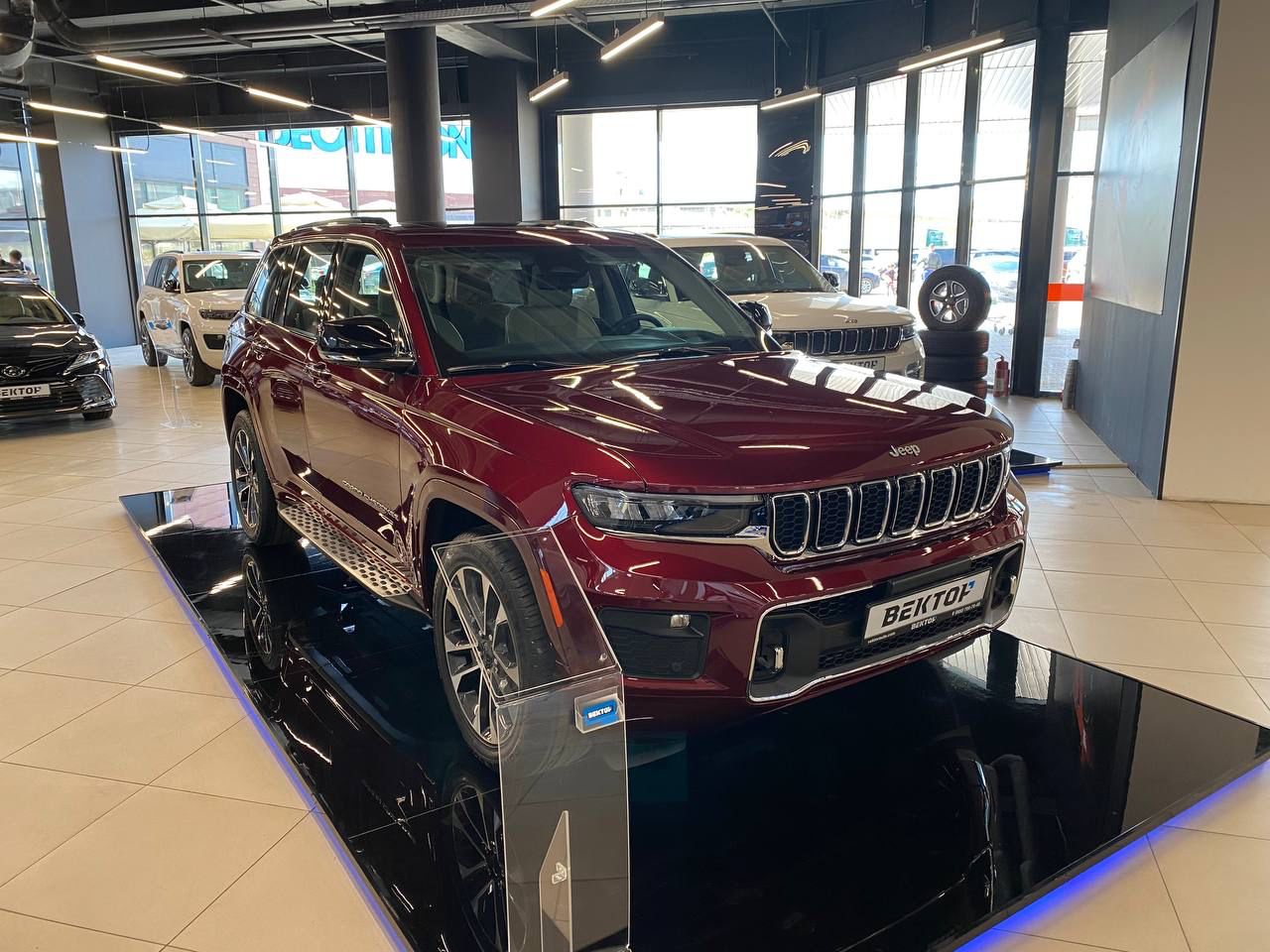 Продажа Jeep Grand Cherokee в Москве - Автосалон ВЕКТОР